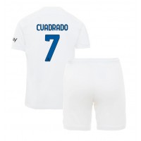 Dětský Fotbalový dres Inter Milan Juan Cuadrado #7 2023-24 Venkovní Krátký Rukáv (+ trenýrky)